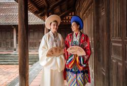 Take pictures in traditional costumes in Hoi An, Vietnam